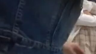 巧みなナンパ術で応じたセレブ妻が、エロ要求にノリノリで応える