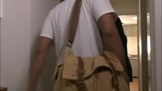 親友の彼女への欲望と隣室での不倫。