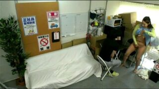 休憩室の監視カメラ設置でパートの主婦が不倫していた。