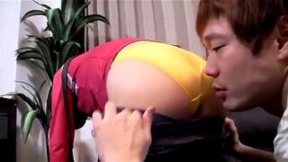 毎回集金に来る熟女のムチ尻に耐えられず、肉棒を挿入した。