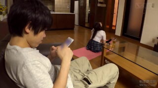 妹のパンチラに耐えられず兄が襲う