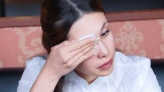 上山奈々のスっぴんで自然な熟女の素顔を収めた作品