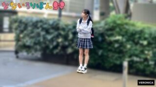 小日向めるが美乳を丸見せにするVR作品。